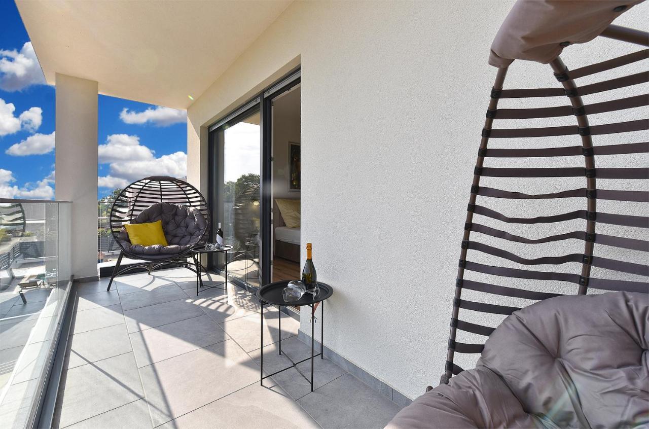Jlo1 Mit Beheizbarem Pool Villa Peroj Exterior photo