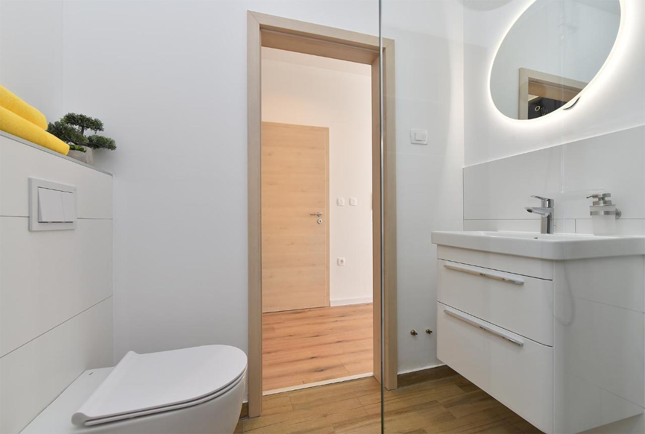 Jlo1 Mit Beheizbarem Pool Villa Peroj Exterior photo