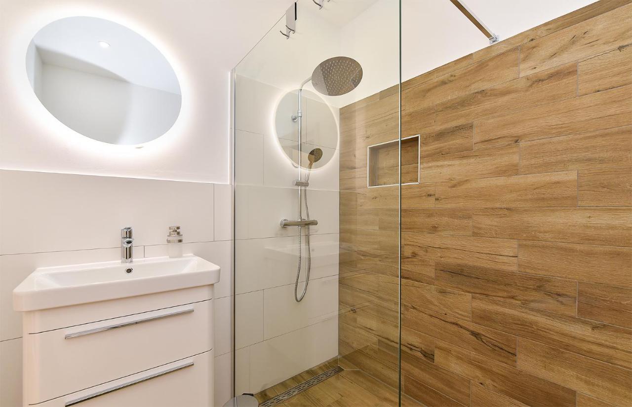 Jlo1 Mit Beheizbarem Pool Villa Peroj Exterior photo